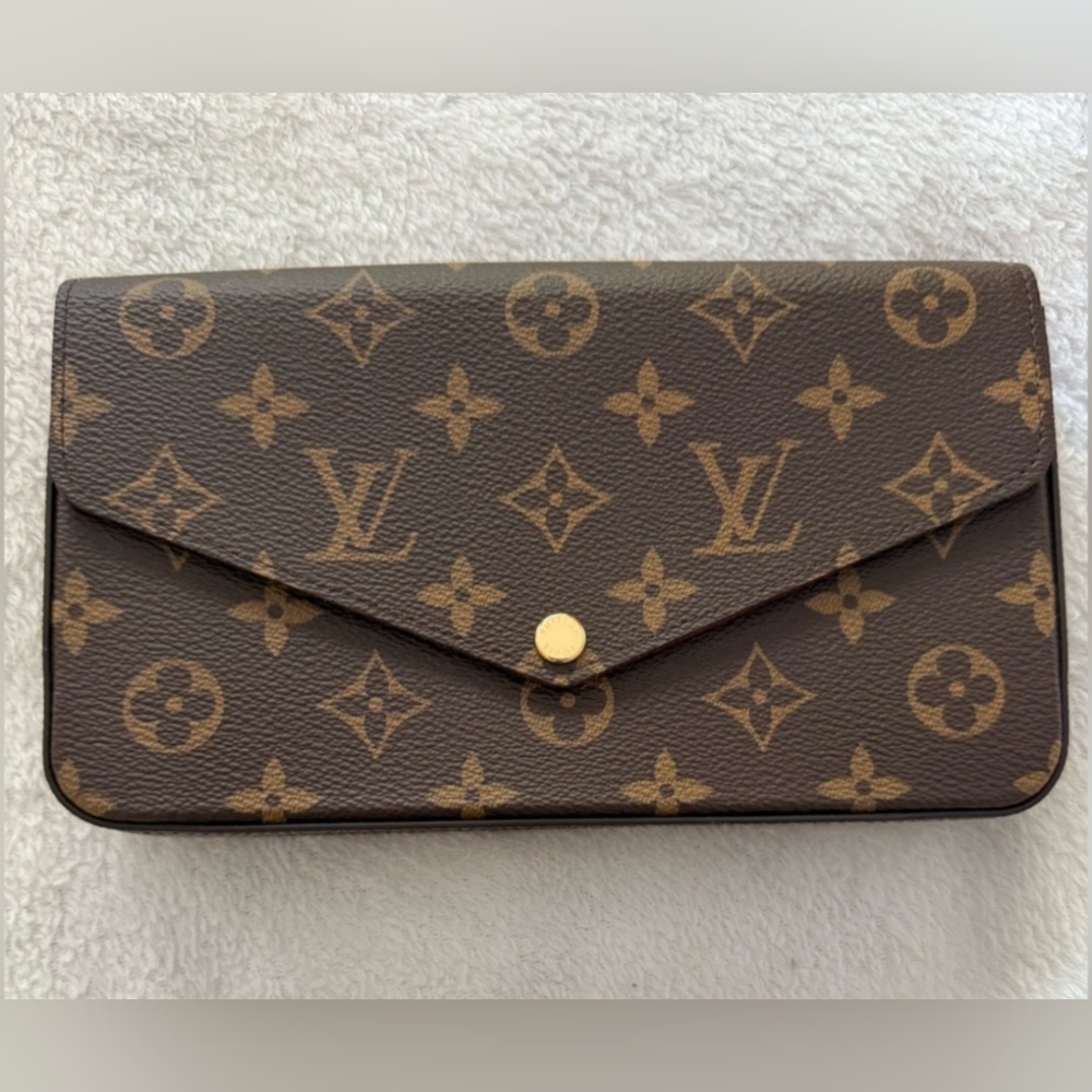 SOLD Louis Vuitton Pochette Felicie